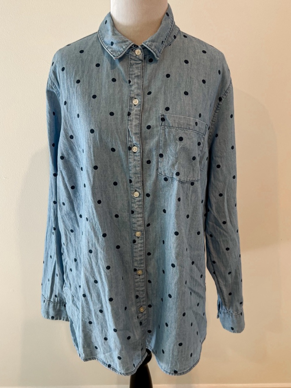 Old Navy Light Blue Denim Chambray Polka Dot Button Down Classic Shirt Sz XL